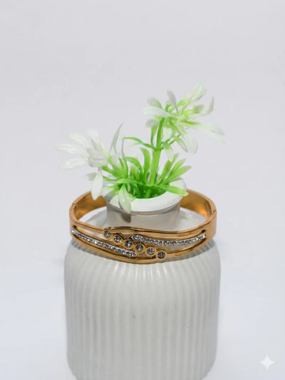 Twinkle Line Gold Bangle