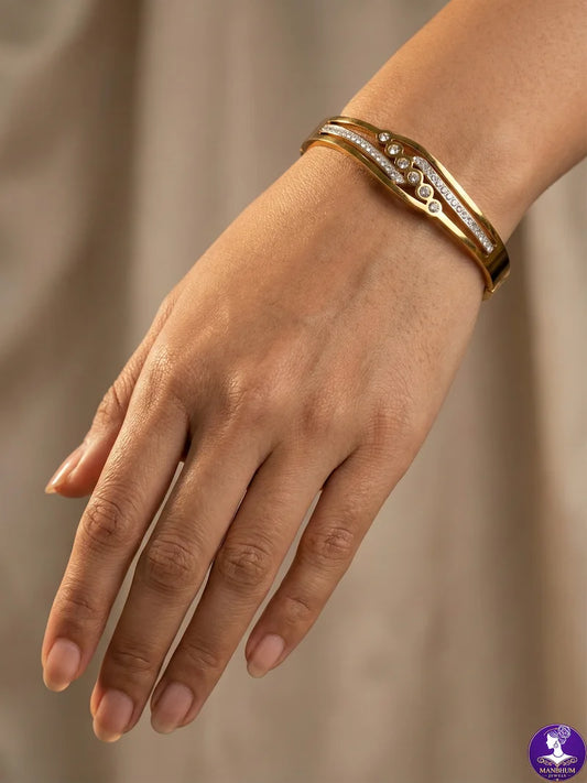 Twinkle Line Gold Bangle